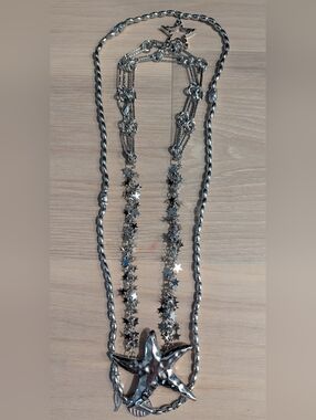 NEW NEVER WORN Silver Star Pendant Necklace - Women's Fashion Jewelry